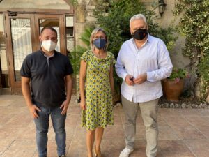 El president de la cambra Josep M.Rovira amb la senadora Assumpció Castellví i el regidor de cultura Marc Ayala