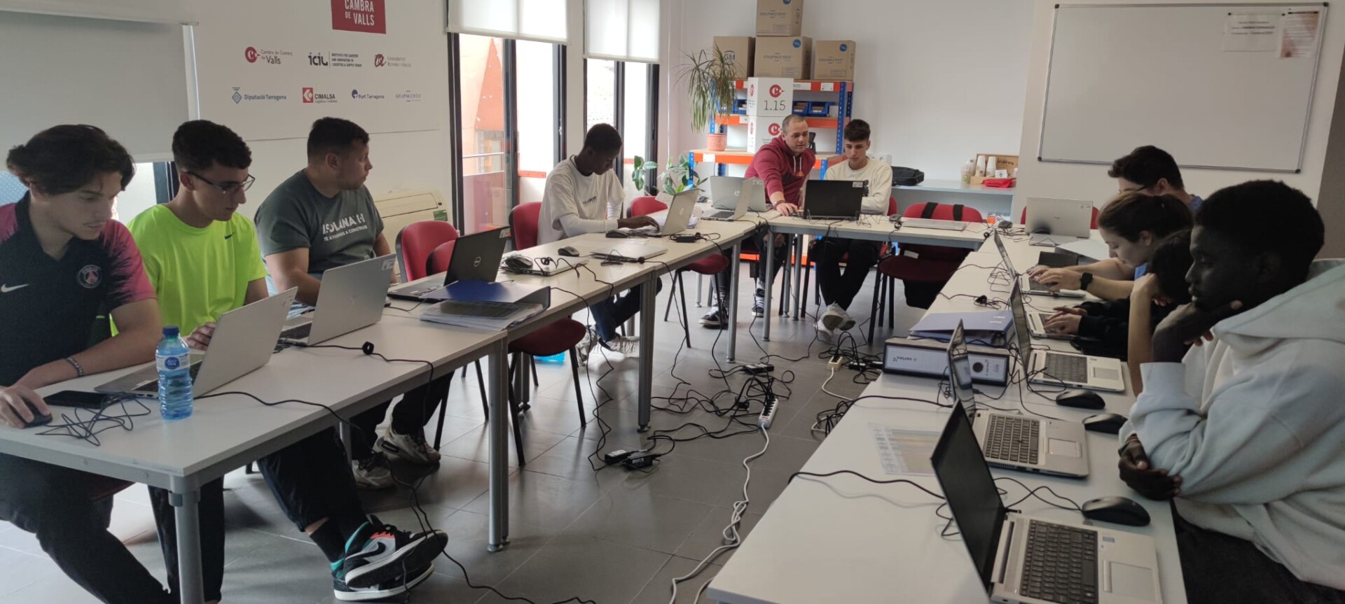 alumnes de la foramció de carrosseries